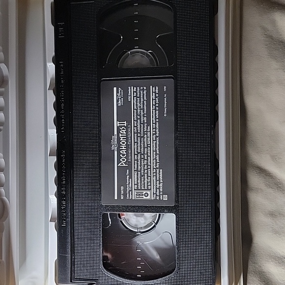 Disney's Pocahontas II Journey to a New World VHS - Picture 4 of 4